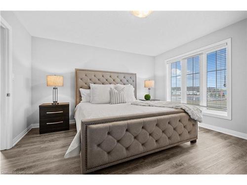 271 Dalgleish Trail, Hamilton, ON - Indoor Photo Showing Bedroom