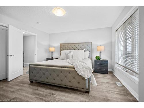 271 Dalgleish Trail, Hamilton, ON - Indoor Photo Showing Bedroom