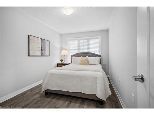 271 Dalgleish Trail, Hamilton, ON - Indoor Photo Showing Bedroom