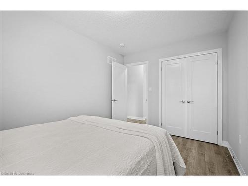 271 Dalgleish Trail, Hamilton, ON - Indoor Photo Showing Bedroom