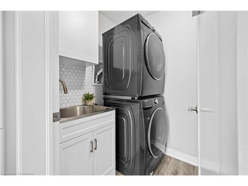 271 Dalgleish Trail, Hamilton, ON - Indoor Photo Showing Laundry Room