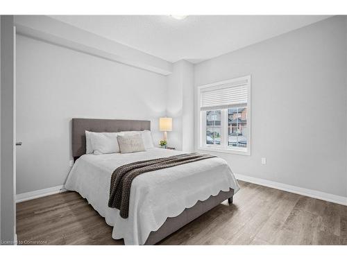 271 Dalgleish Trail, Hamilton, ON - Indoor Photo Showing Bedroom