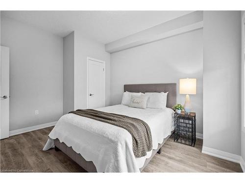 271 Dalgleish Trail, Hamilton, ON - Indoor Photo Showing Bedroom