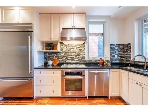 24 Bruce Street, Hamilton, ON - Indoor Photo Showing Kitchen