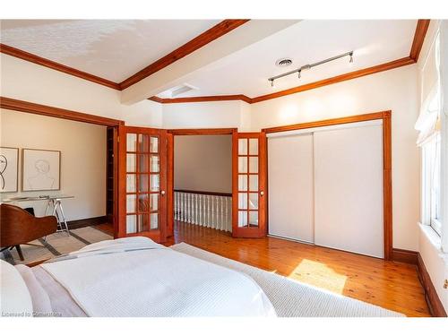 24 Bruce Street, Hamilton, ON - Indoor Photo Showing Bedroom