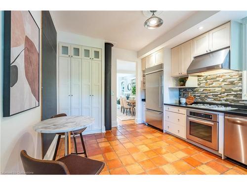 24 Bruce Street, Hamilton, ON - Indoor Photo Showing Kitchen