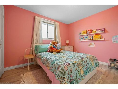 76 Redfern Avenue, Hamilton, ON - Indoor Photo Showing Bedroom