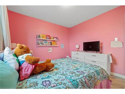 76 Redfern Avenue, Hamilton, ON - Indoor Photo Showing Bedroom