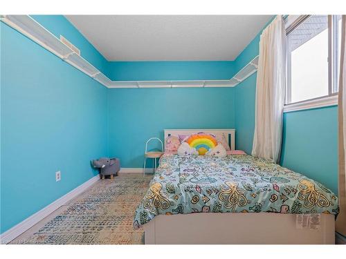 76 Redfern Avenue, Hamilton, ON - Indoor Photo Showing Bedroom