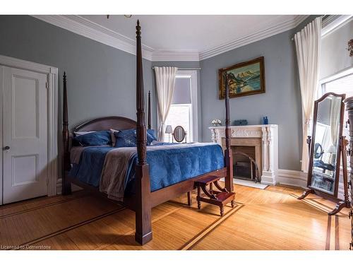 347 Queen Street S, Hamilton, ON - Indoor Photo Showing Bedroom