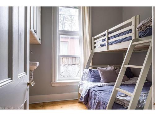 347 Queen Street S, Hamilton, ON - Indoor Photo Showing Bedroom