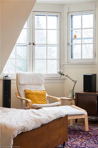 347 Queen Street S, Hamilton, ON - Indoor Photo Showing Bedroom