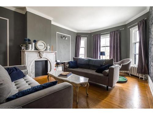 347 Queen Street S, Hamilton, ON - Indoor Photo Showing Living Room