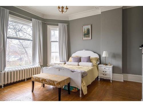 347 Queen Street S, Hamilton, ON - Indoor Photo Showing Bedroom