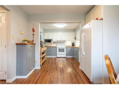 95-185 Denistoun Street, Welland, ON - Indoor Photo Showing Kitchen