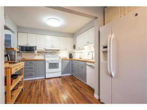 95-185 Denistoun Street, Welland, ON - Indoor Photo Showing Kitchen