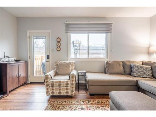 95-185 Denistoun Street, Welland, ON - Indoor Photo Showing Living Room