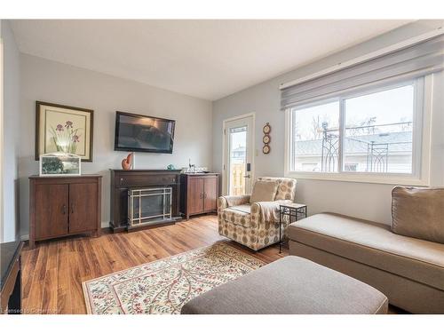 95-185 Denistoun Street, Welland, ON - Indoor Photo Showing Living Room