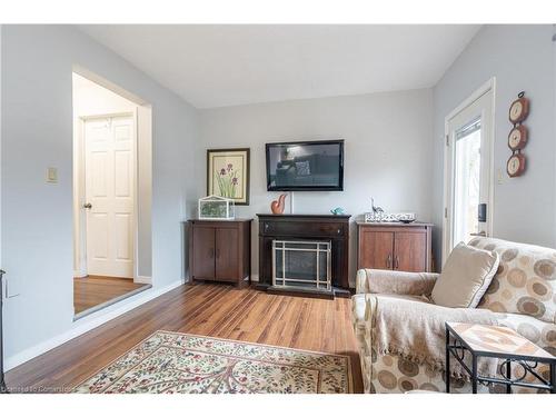 95-185 Denistoun Street, Welland, ON - Indoor Photo Showing Living Room