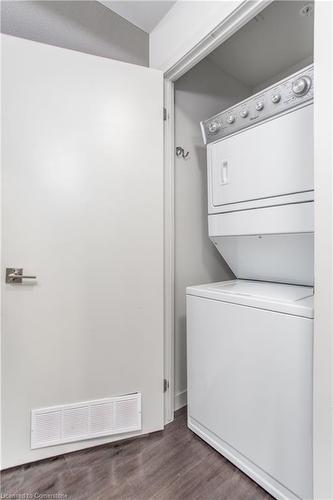 1608-2081 Fairview Street, Burlington, ON - Indoor Photo Showing Laundry Room