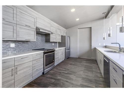 1608-2081 Fairview Street, Burlington, ON - Indoor Photo Showing Kitchen With Upgraded Kitchen