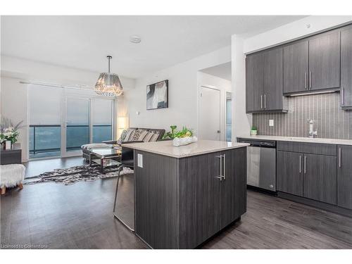 1608-2081 Fairview Street, Burlington, ON - Indoor Photo Showing Kitchen With Upgraded Kitchen