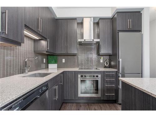 1608-2081 Fairview Street, Burlington, ON - Indoor Photo Showing Kitchen With Upgraded Kitchen