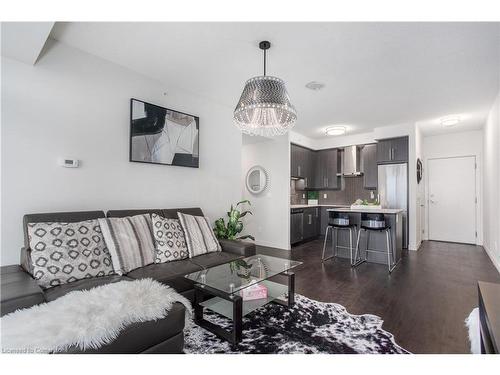 1608-2081 Fairview Street, Burlington, ON - Indoor Photo Showing Living Room