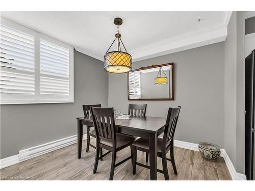 406-700 Dynes Road, Burlington, ON - Indoor Photo Showing Dining Room