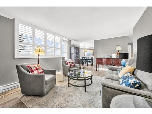 406-700 Dynes Road, Burlington, ON - Indoor Photo Showing Living Room