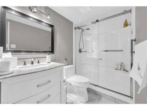 406-700 Dynes Road, Burlington, ON - Indoor Photo Showing Bathroom