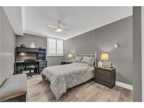 406-700 Dynes Road, Burlington, ON - Indoor Photo Showing Bedroom