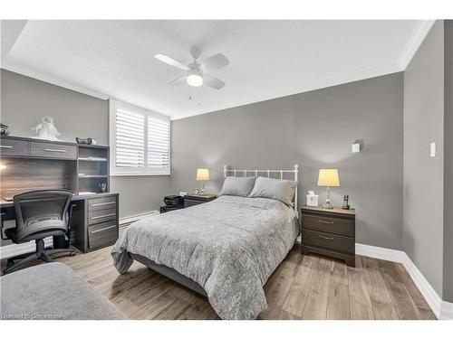 406-700 Dynes Road, Burlington, ON - Indoor Photo Showing Bedroom