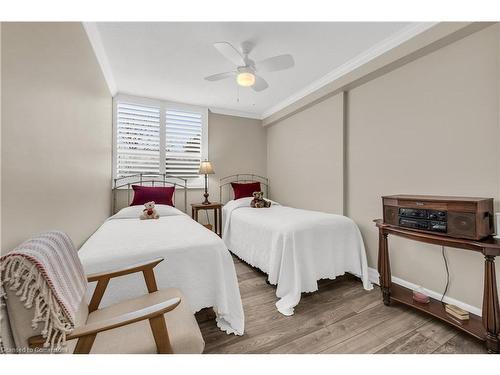 406-700 Dynes Road, Burlington, ON - Indoor Photo Showing Bedroom