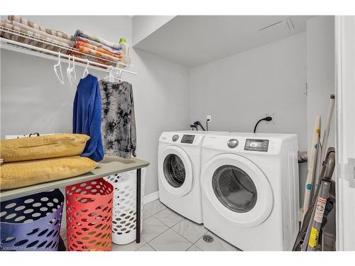 406-700 Dynes Road, Burlington, ON - Indoor Photo Showing Laundry Room