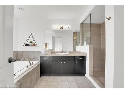 80 Myers Lane, Ancaster, ON - Indoor Photo Showing Bathroom