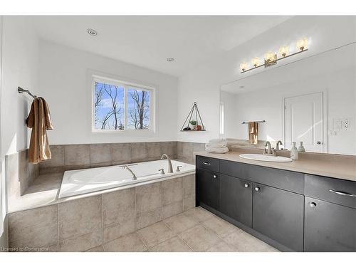 80 Myers Lane, Ancaster, ON - Indoor Photo Showing Bathroom