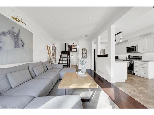 80 Myers Lane, Ancaster, ON - Indoor Photo Showing Living Room