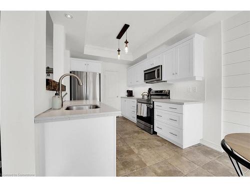 80 Myers Lane, Ancaster, ON - Indoor Photo Showing Kitchen