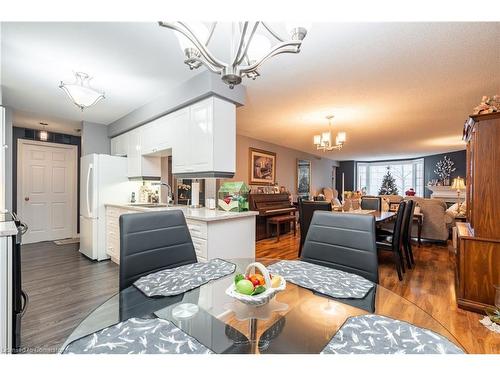 107-980 Golf Links Road, Ancaster, ON - Indoor Photo Showing Living Room