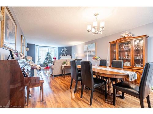 107-980 Golf Links Road, Ancaster, ON - Indoor Photo Showing Dining Room