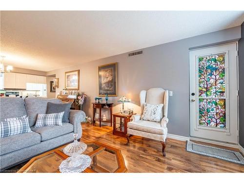 107-980 Golf Links Road, Ancaster, ON - Indoor Photo Showing Living Room