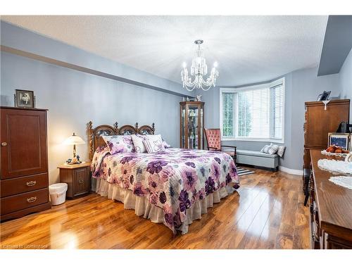 107-980 Golf Links Road, Ancaster, ON - Indoor Photo Showing Bedroom