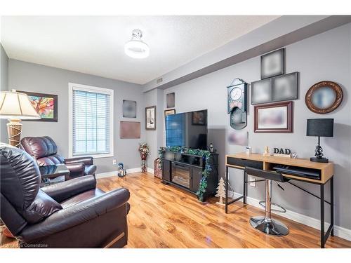 107-980 Golf Links Road, Ancaster, ON - Indoor Photo Showing Living Room