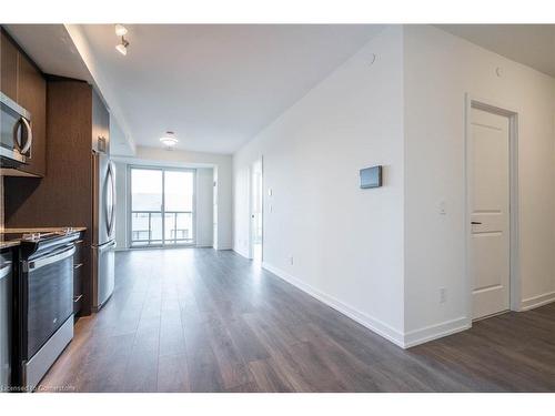 513-345 Wheat Boom Drive, Oakville, ON - Indoor Photo Showing Kitchen