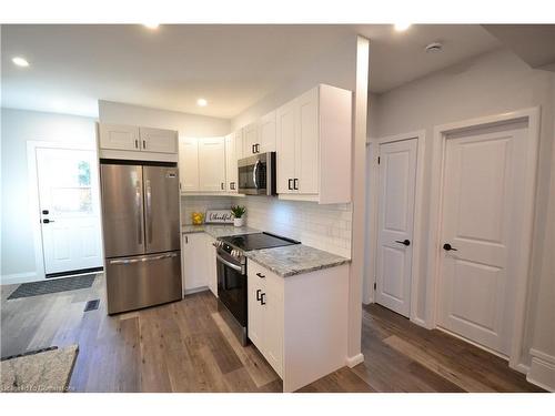 66 Dundurn Street N, Hamilton, ON - Indoor Photo Showing Kitchen