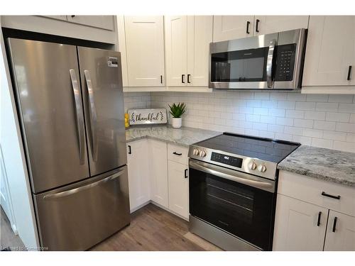 66 Dundurn Street N, Hamilton, ON - Indoor Photo Showing Kitchen