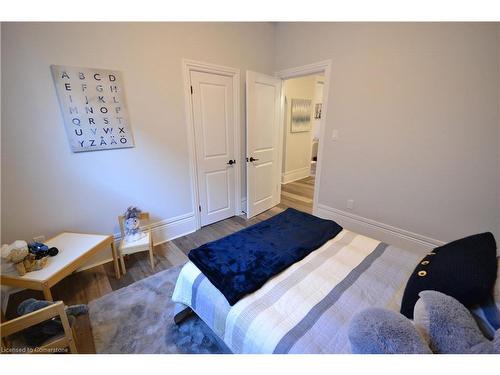 66 Dundurn Street N, Hamilton, ON - Indoor Photo Showing Bedroom