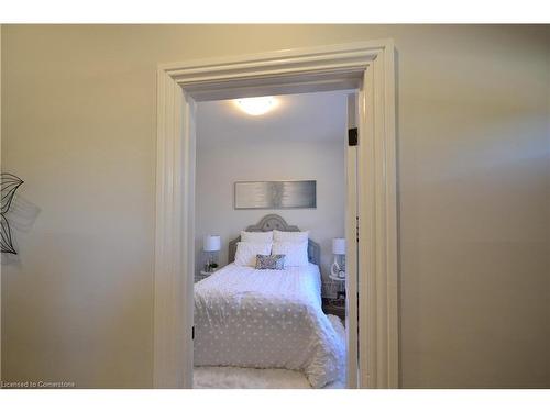 66 Dundurn Street N, Hamilton, ON - Indoor Photo Showing Bedroom