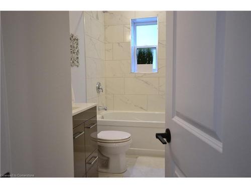 66 Dundurn Street N, Hamilton, ON - Indoor Photo Showing Bathroom